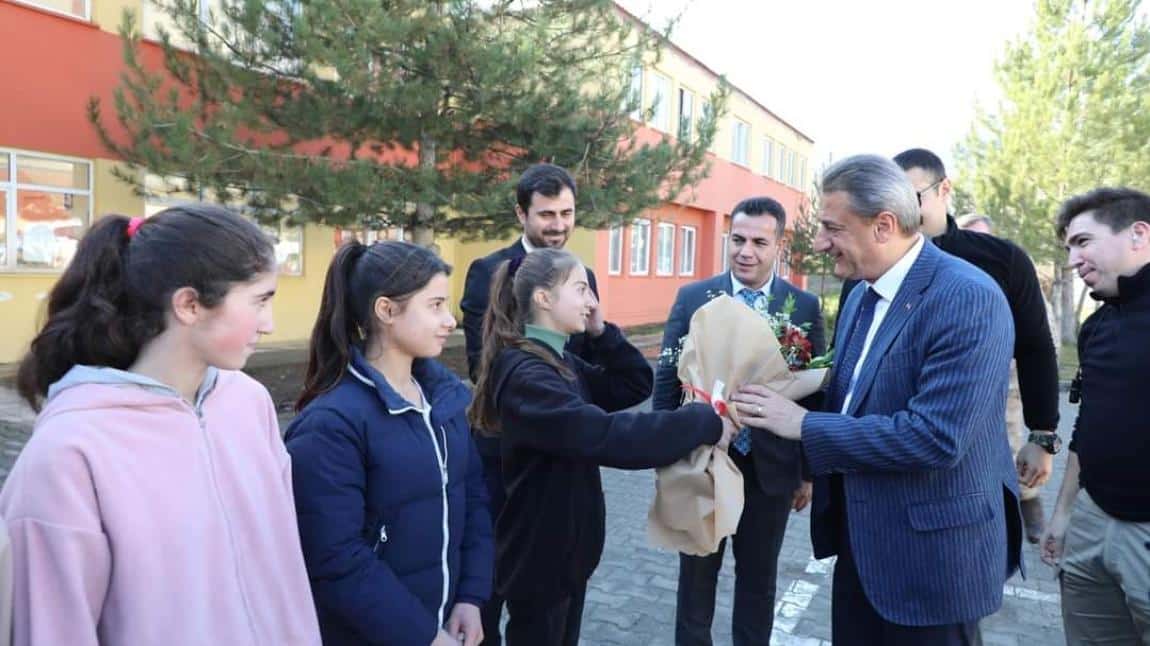Valimiz Sayın  Erol Karaömeroğlu'nun Okulumuzu Ziyareti